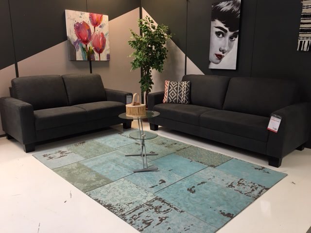 Bankenserie Branco in grijs microvezel in de showroom